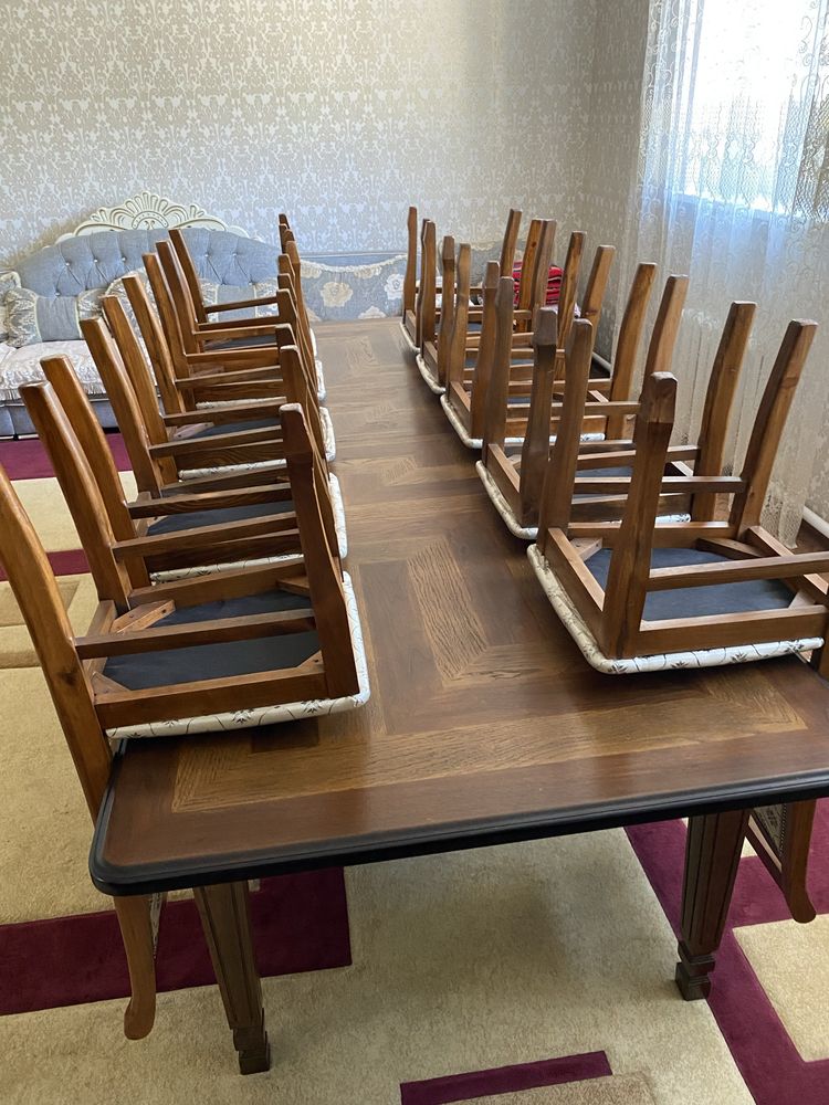 Продам стол и стулья 12 шт