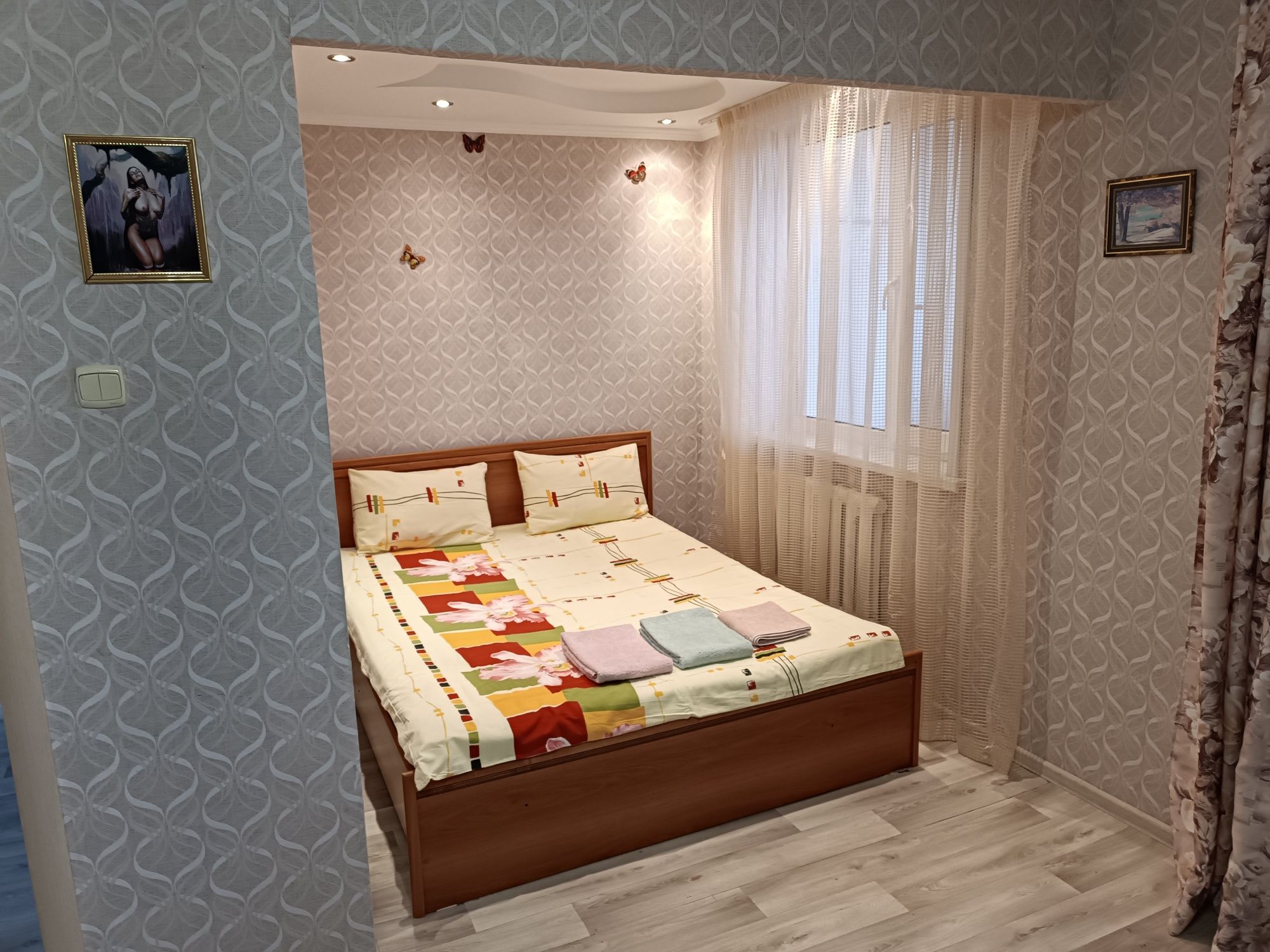 1-ком.кв.ул.пл.45кв.м.Посуточно,по часам! 6-4 ДЮСШ, Автостанция,Орда!