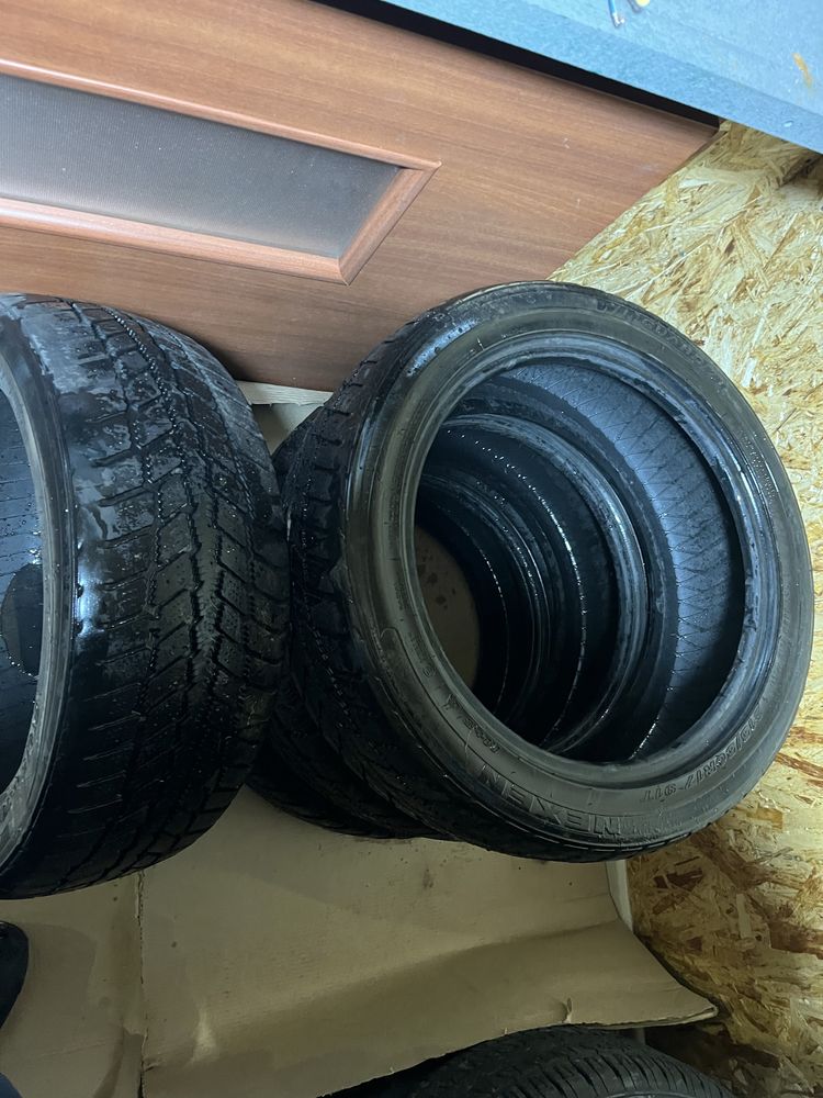 Продам шины шипованые NEXEN 215/50/17