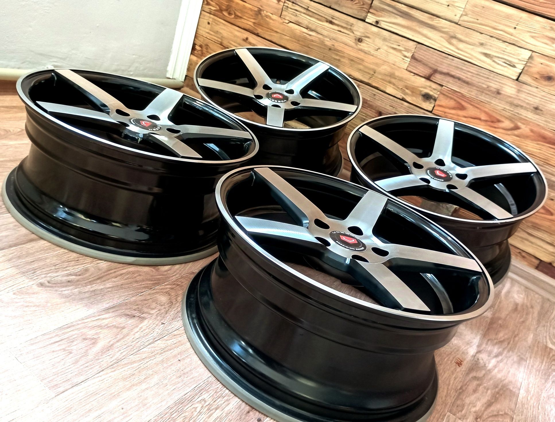 Диски Vossen 17 разноразмерные пер J7,5 зад J8 ет 35 крепёж 5/114,3