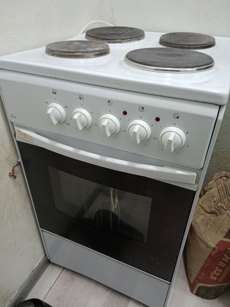 Продам эл печь в хорошем состояний