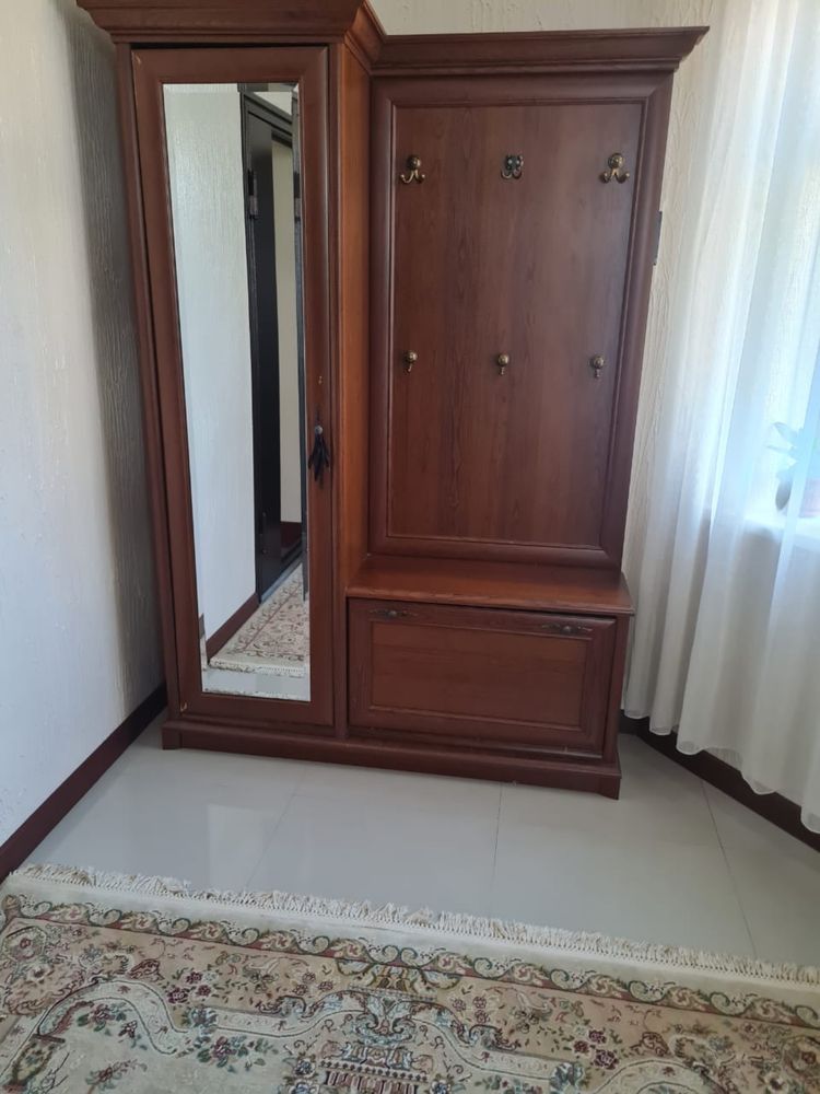 Продам прихожую..