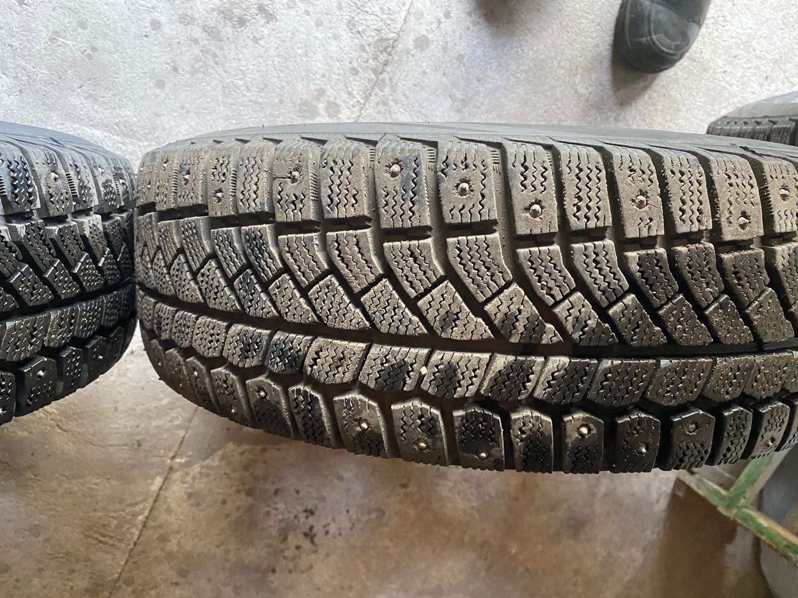 Продам шины с дисками Мазда 626