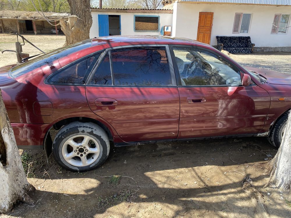 Легковая автомобиль