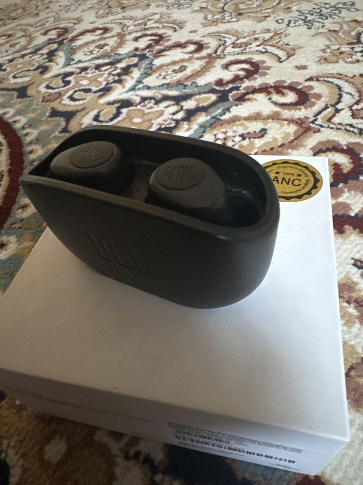 JBL безпровадные наушники