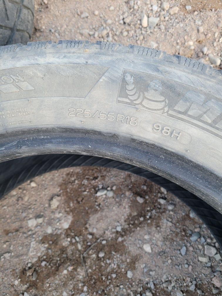 Продаётсяб/у шины. 225/60R18 104H- 2шт  225/55R18 98H-2 шт