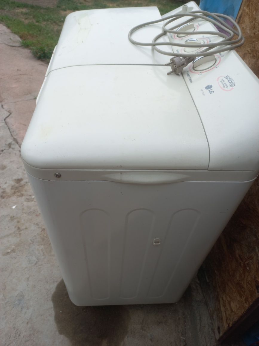 Продам стиральную LG