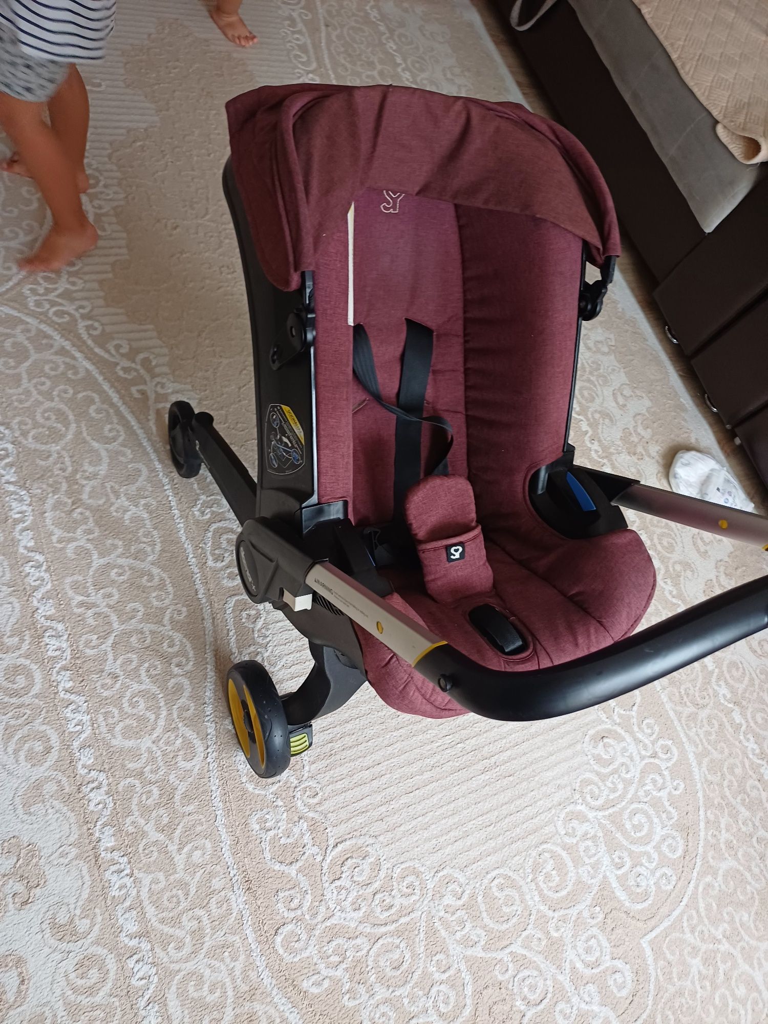 Продам детскую коляску фирма Дона, два в одном, так же автокресло