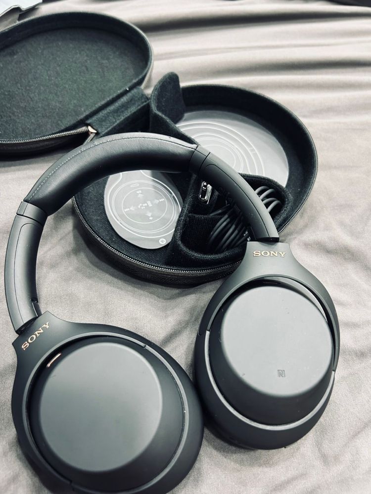 Sony WH-1000XM4 в отличном состоянии
