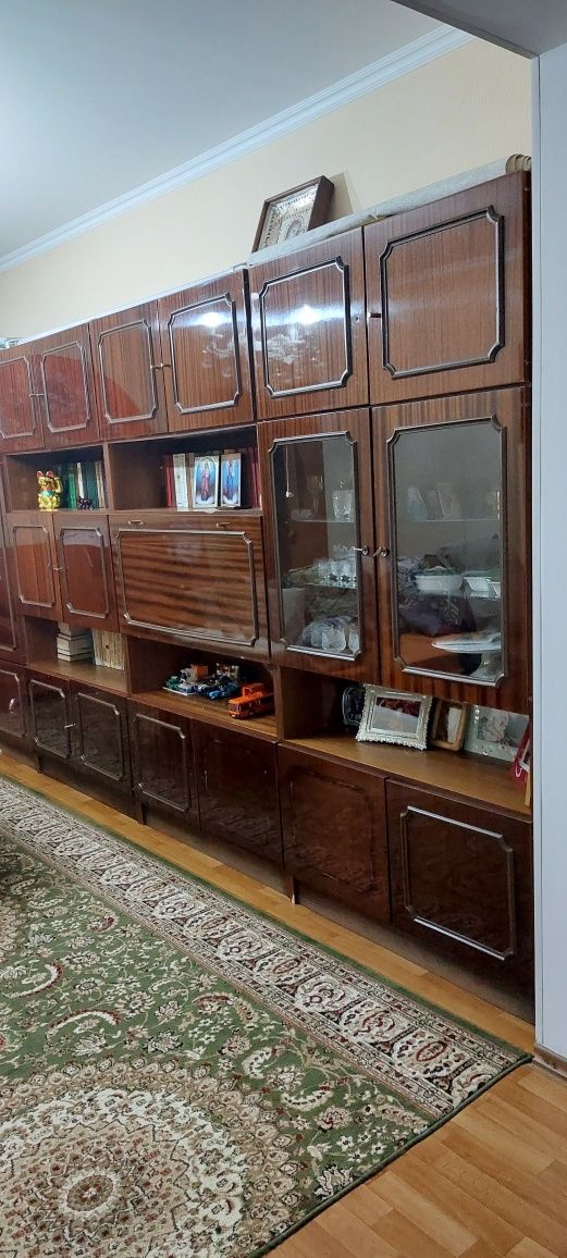 Продаётся стенка чешская полированная в хорошем состоянии