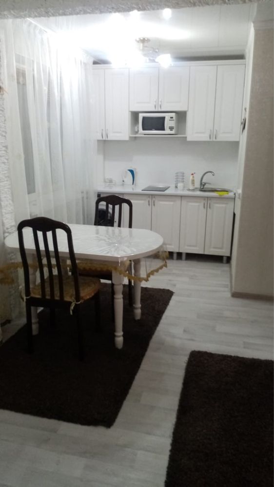 Сдам 2 ком. кв возле Абзала  одному или  двум чел.