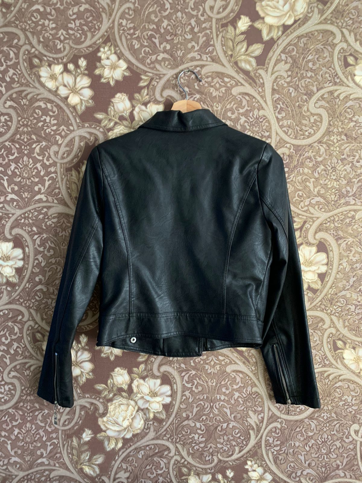 Продам куртку для девушки, размер 44
