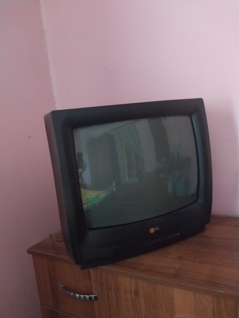 Продам телевизор LG