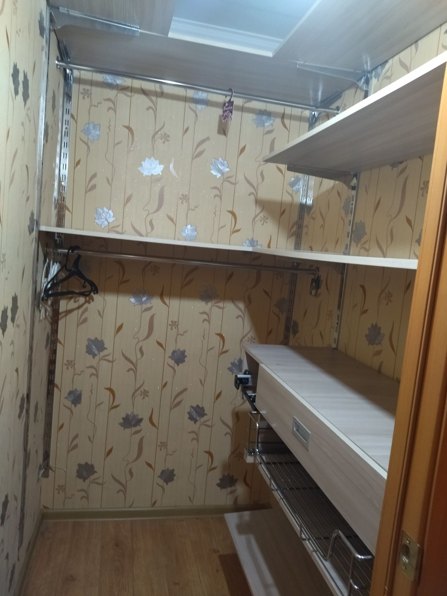 Полки для гардироба