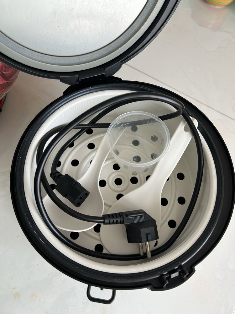 Мультиварка Midea MW-3808ST