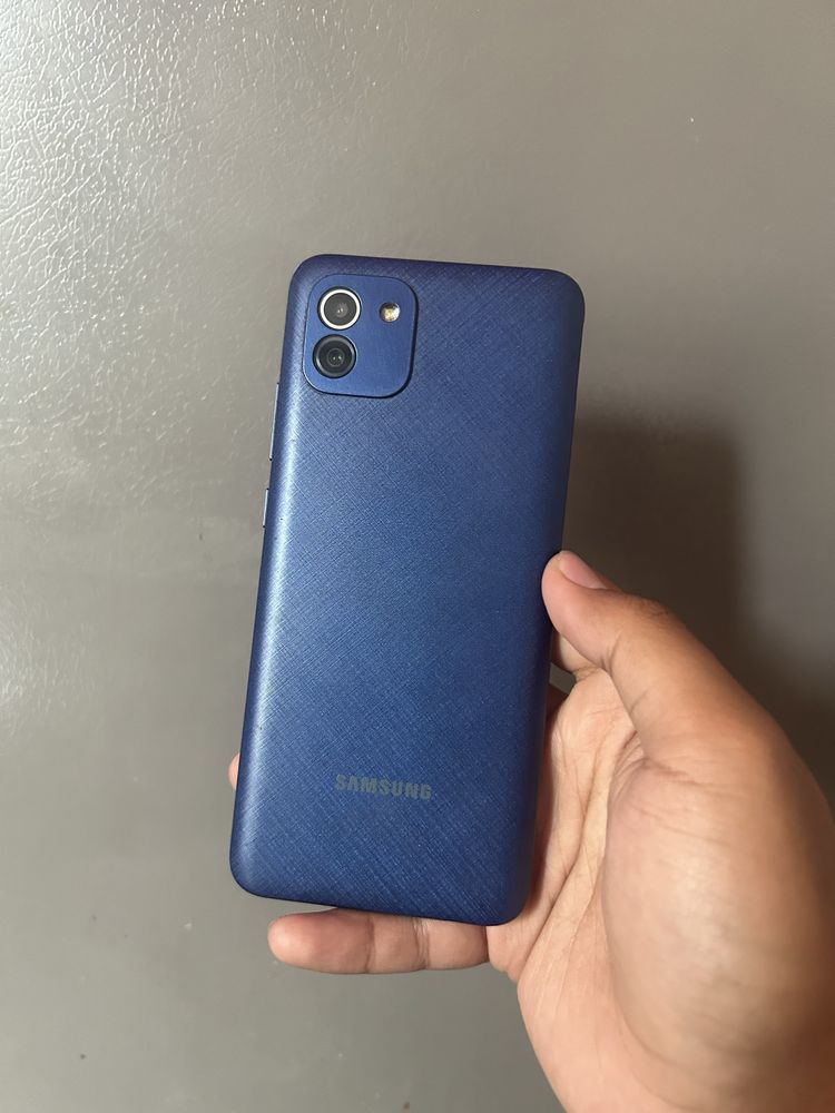 Продаю Samsung A03 В хорошеем состояние срочно!!!