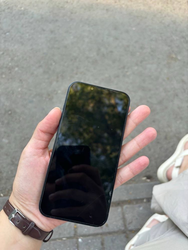 iPhone 13 с хорошим состоянием