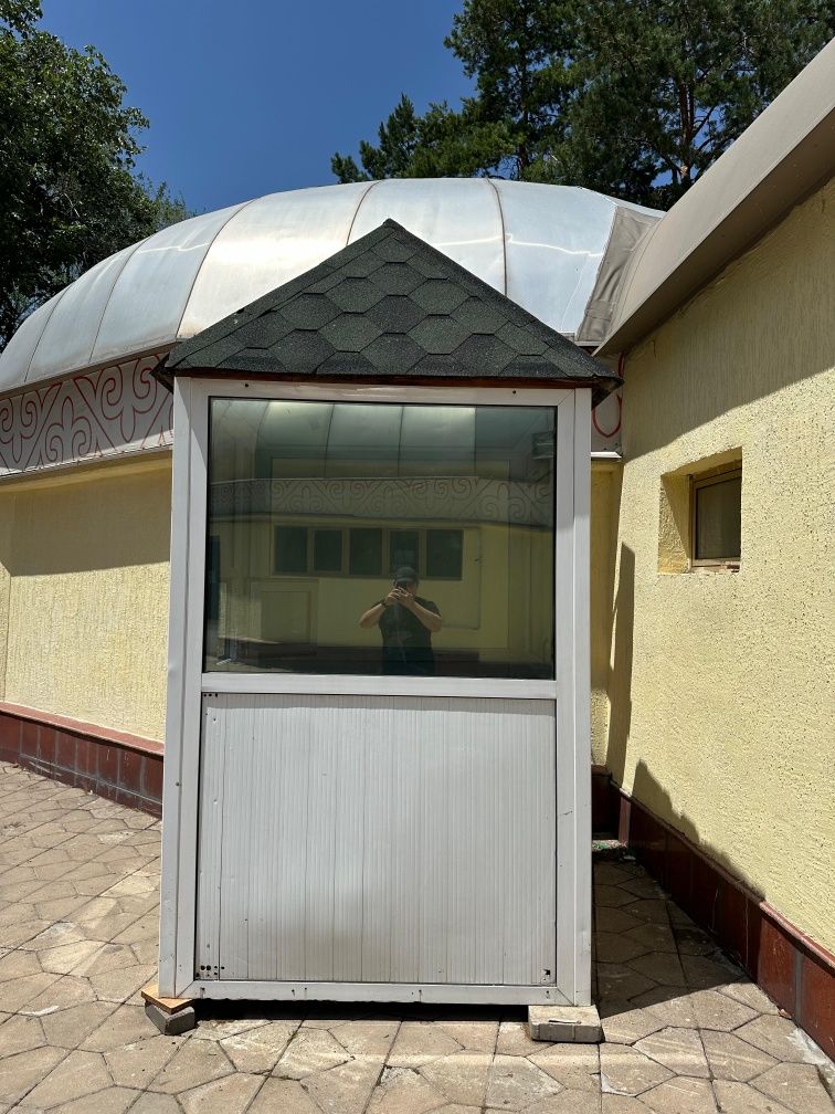 Продаётся охранная пластиковая будка