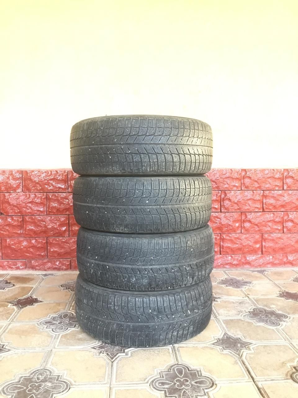 В продаже балоны зимний MICHELIN размер 215/55 R16