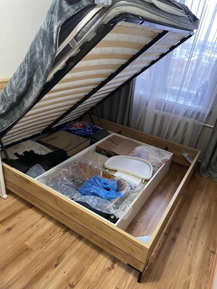 Продам двухспальную кровать