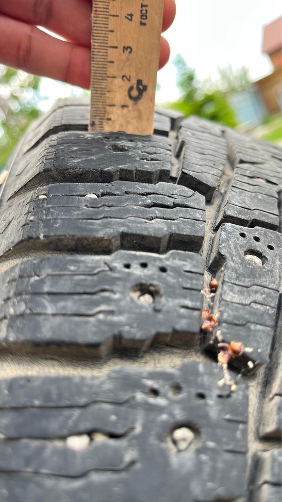 Продам шины бу 225/65 R17 зима