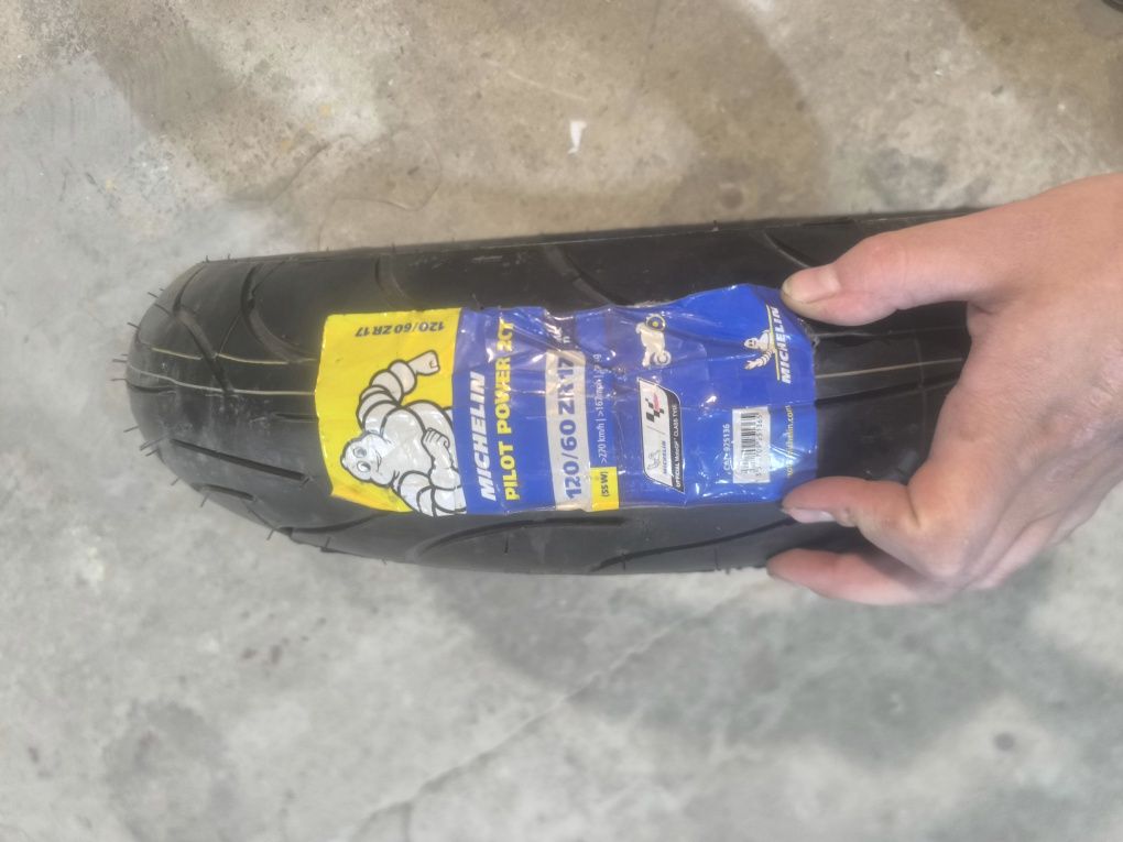 Продаю мотопокрышку Mihlen 120 60 zr17