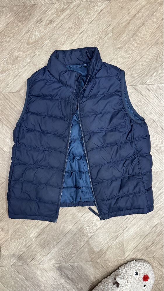 Жилетка uniqlo для мальчика от 10 до 13 лет