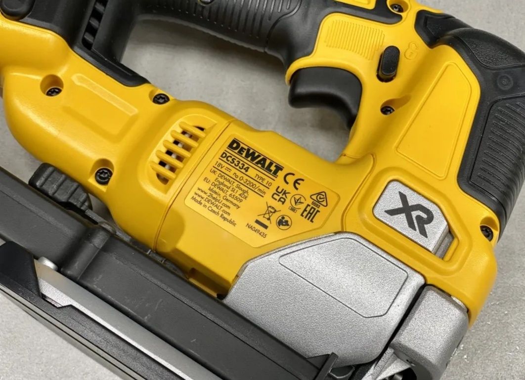 Лобзик аккумуляторный DeWalt DCS334N