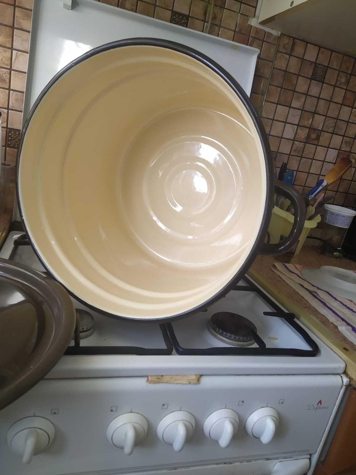 Кастрюля эмаль на 20л.