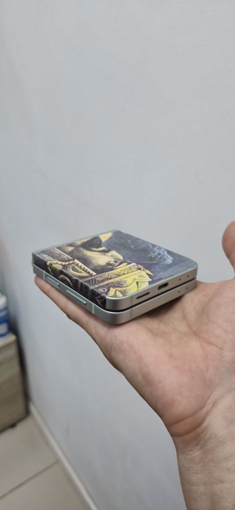 Продам Samsung z flip 6.  12/256