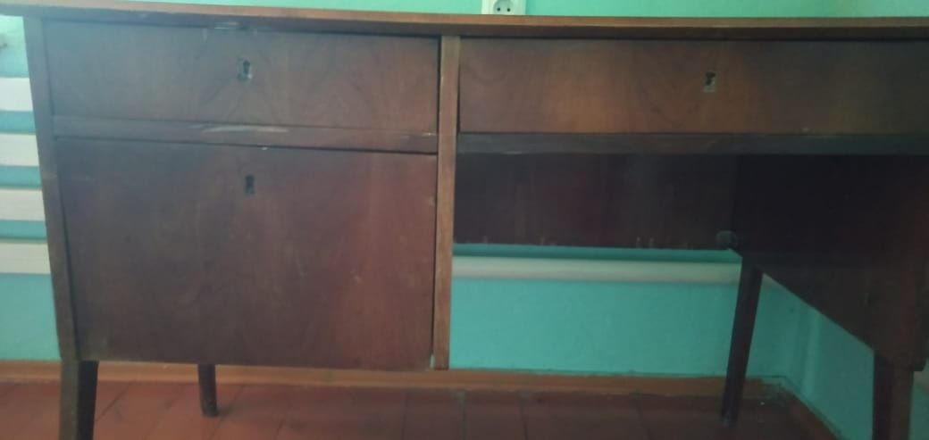 Стол для прихожей или для спальной