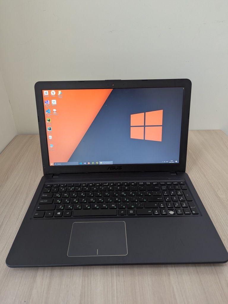 Ноутбук Asus window 10