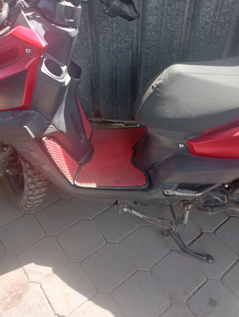 Продам мопед танк новый