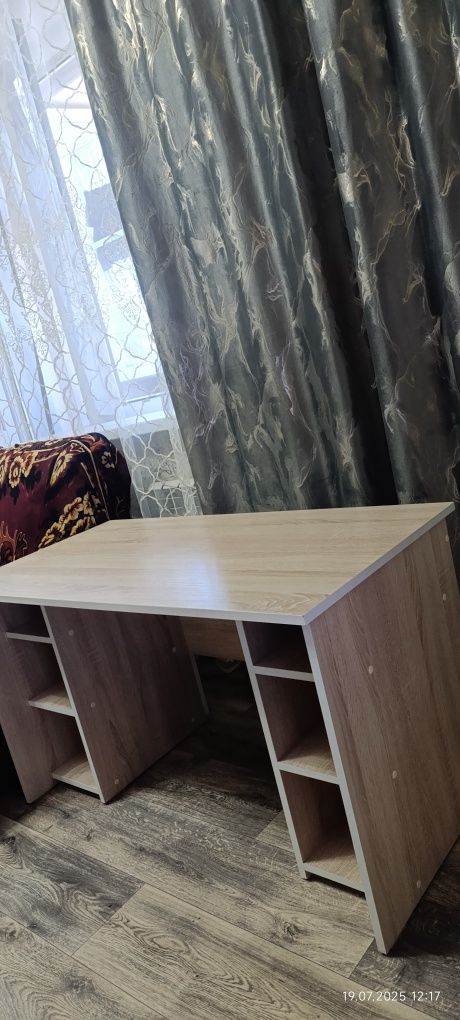 Продам столик журнальный