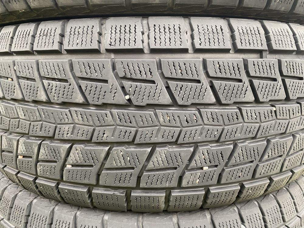 Три штуки зимние шины 285/60/18 285/60R18 Dunlop.