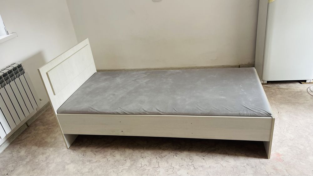 Продам Кровать  метр 1.90