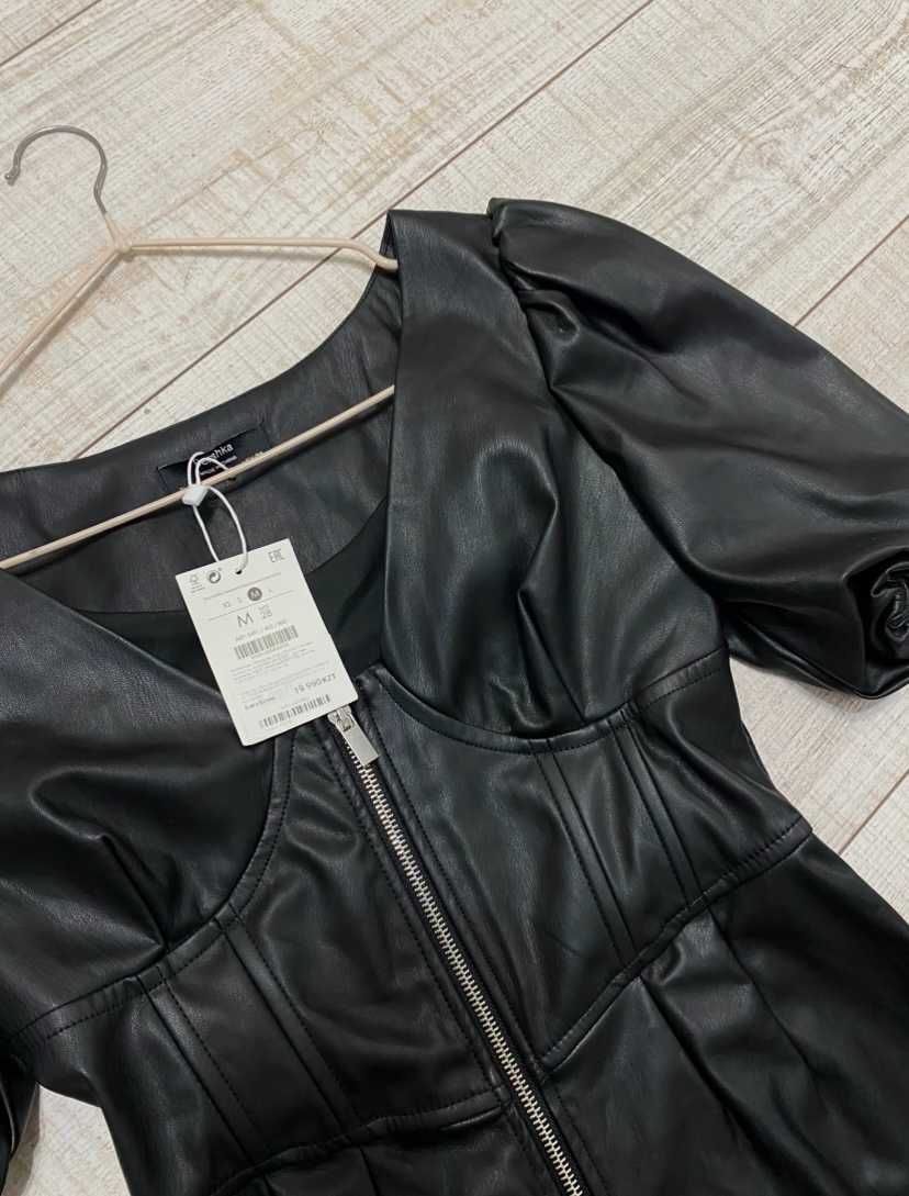 Платье мини кожаное Bershka, новое с этикеткой. 42-44. Торг