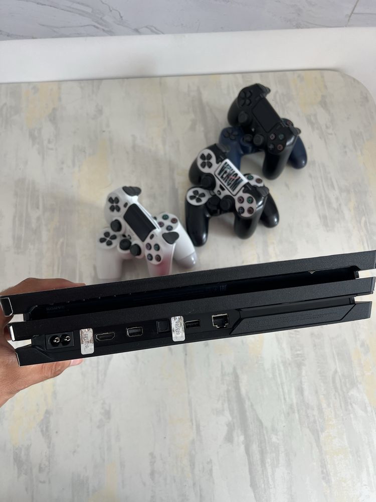 Продам PlaySation 4 Pro.