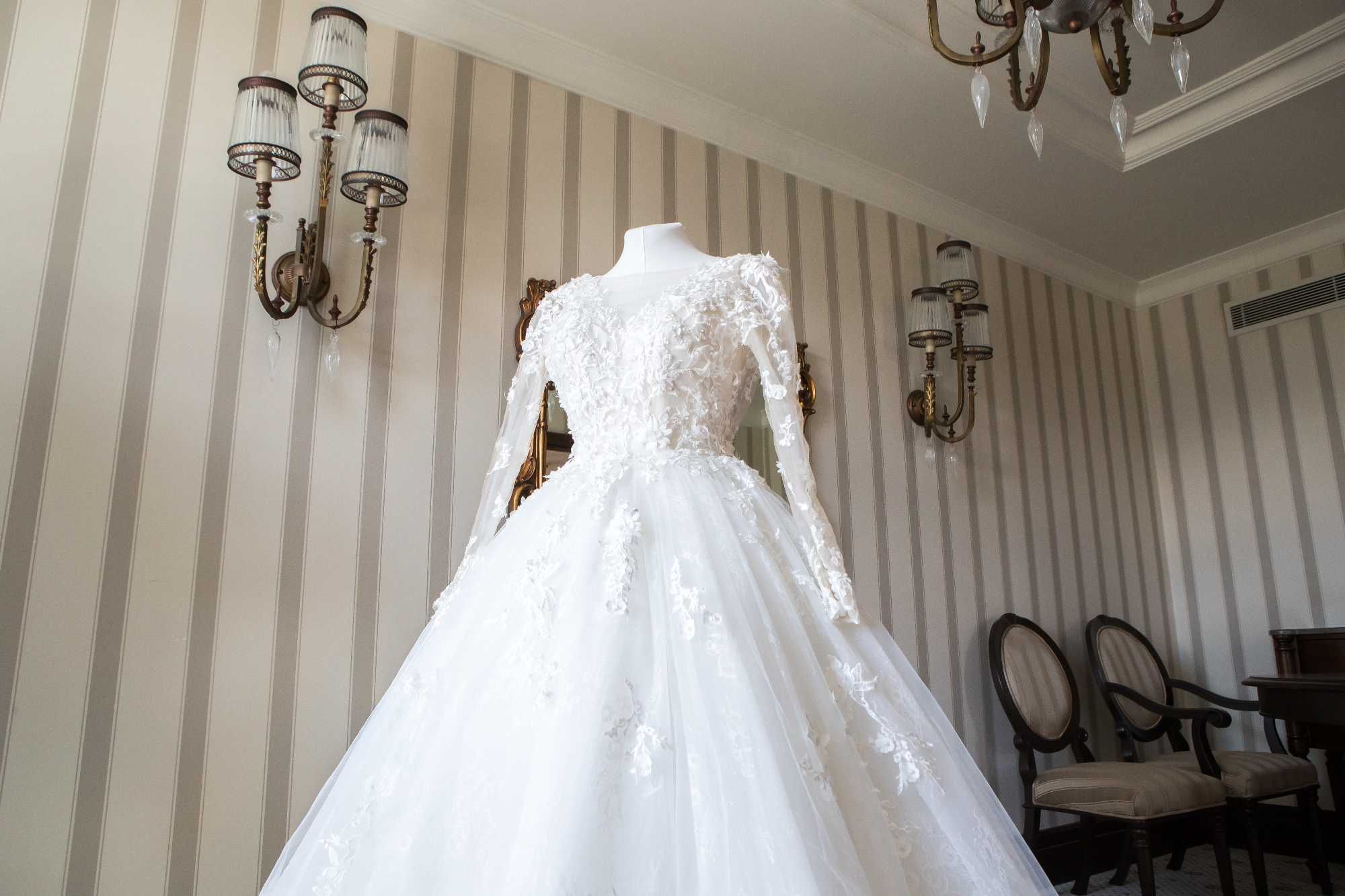 Шикарное свадебное платье, пр-во Италия, куплено в салоне "IVORYDRESS"