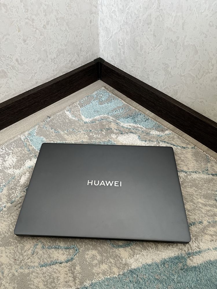 Ноутбук HUAWEI i3