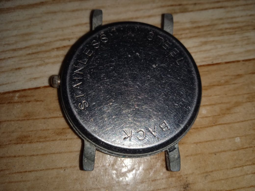 ПРОДАМ НАРУЧНЫЕ металлические ЧАСЫ OMAX ! Без ремешка. На батарейке.