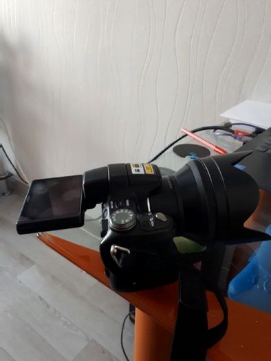 продаю цифровой фотоапарат SONY модель DSC-H50