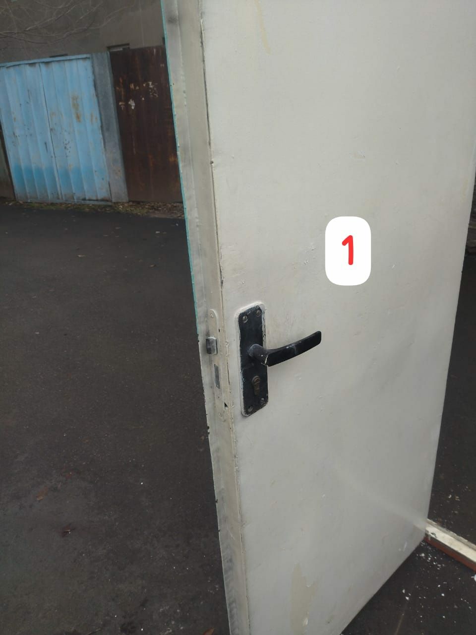 Продам три  двери б/у ЧИТАТЬ ОПИСАНИЕ