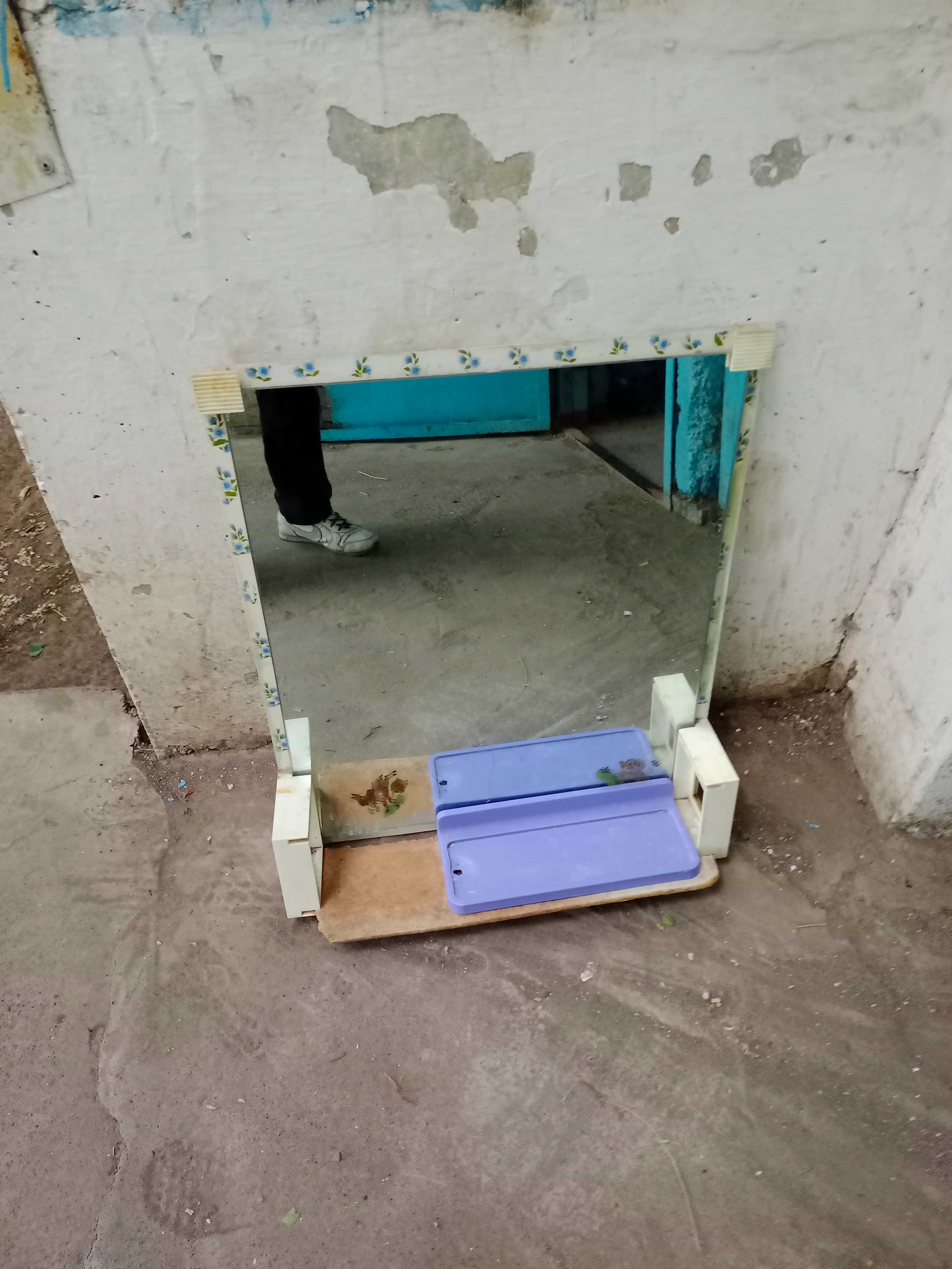 Продам зеркала разные адрес 6 мкр(кунаева)