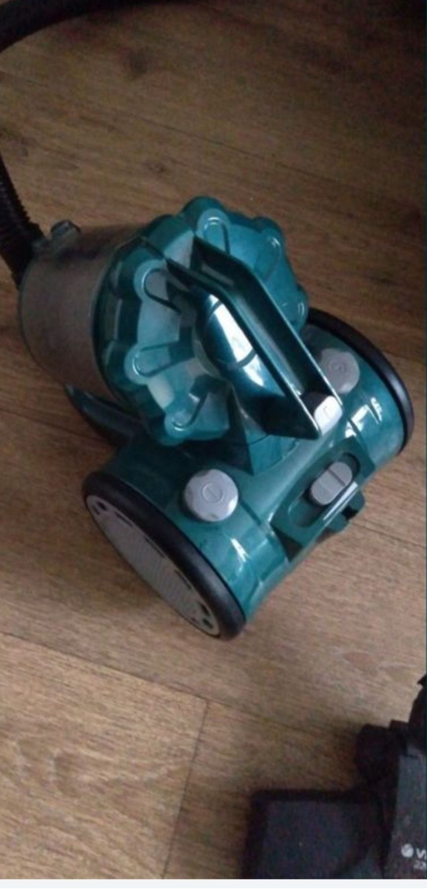 Продам пылесос vitek 8137. Пишите сюда