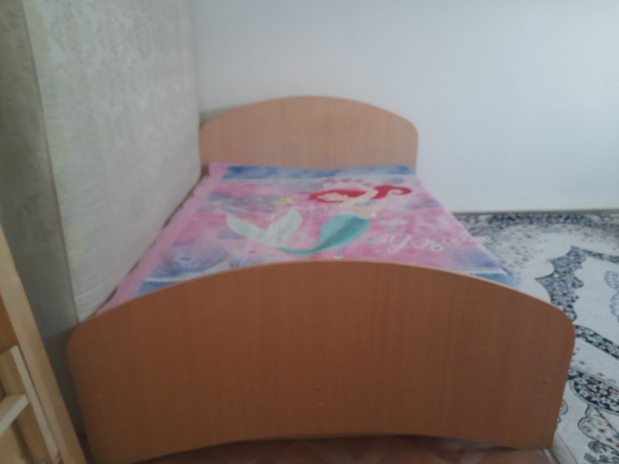 Мягкая мебель и кровать