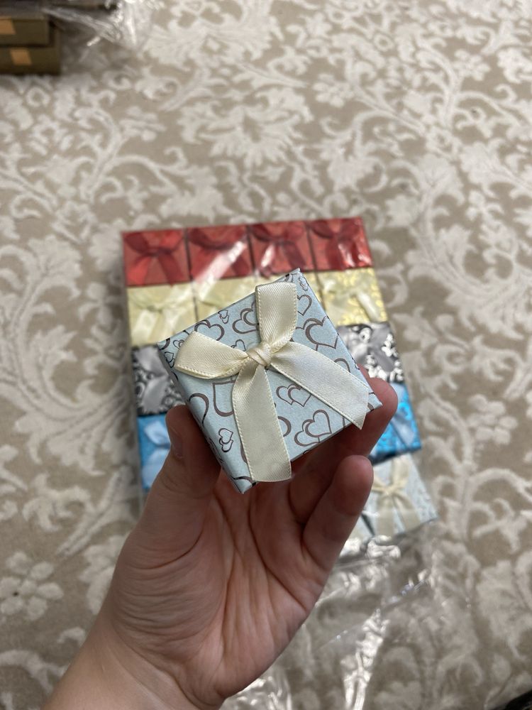 Подарочные коробочки для колец, часов и цепочек