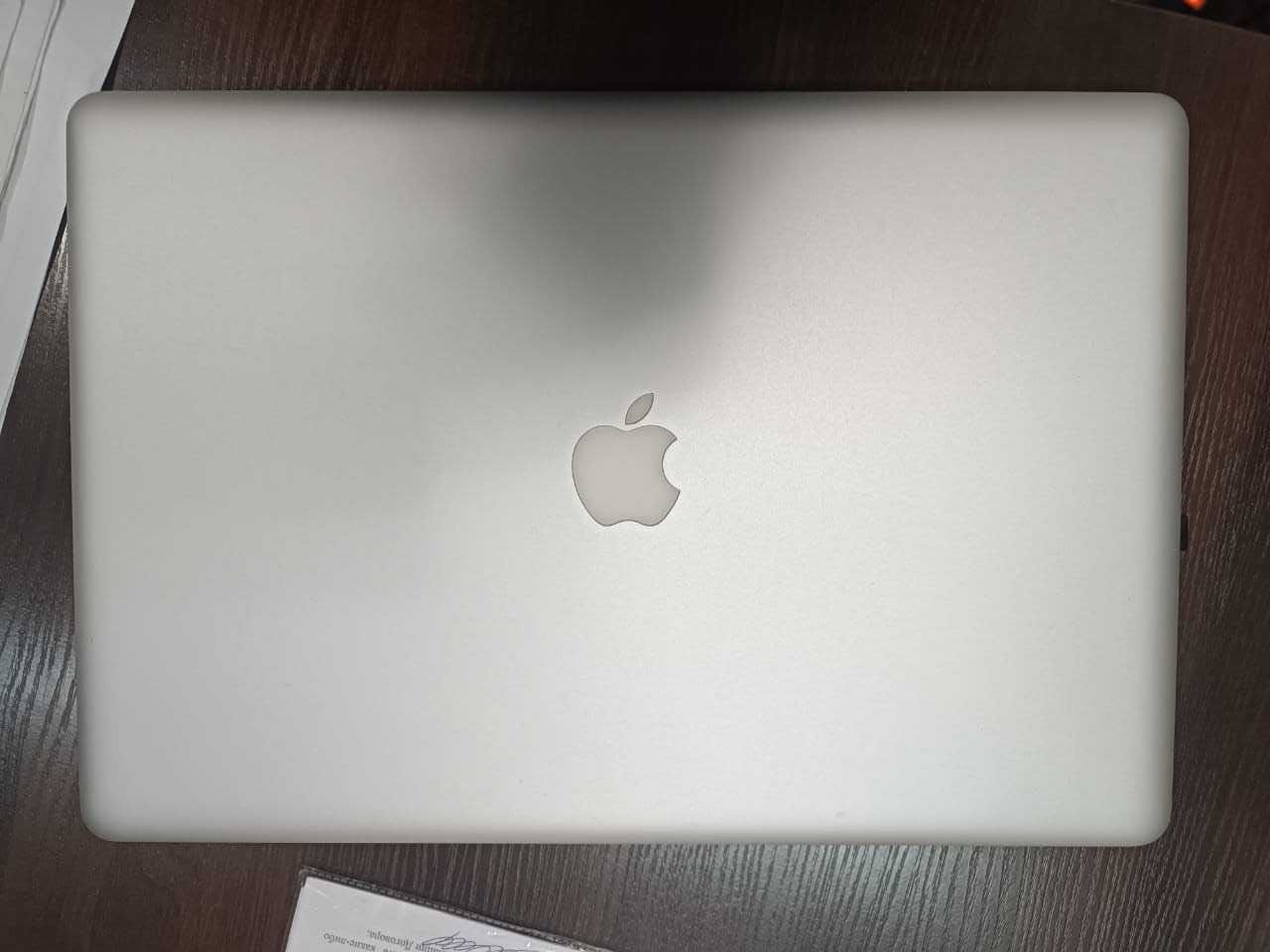 Продам ноутбук MacBook