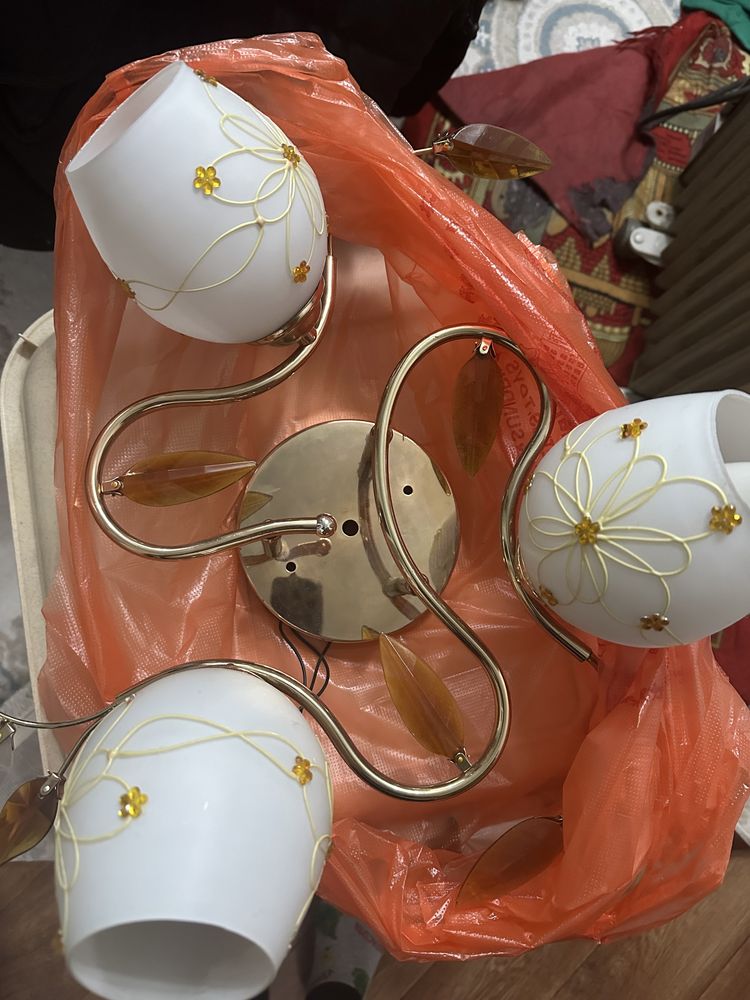 Продам люстры