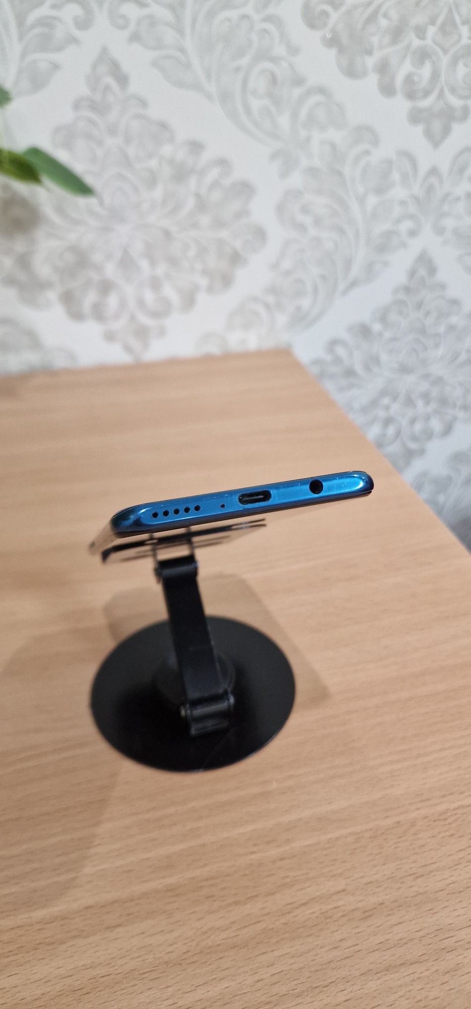 Продам смартфон HUAWEI P30 lite